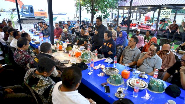 Penjabat Gubernur Sulawesi Selatan (Sulsel), Bahtiar Baharuddin, melakukan peninjauan ke Pangkalan Pendaratan Ikan (PPI) Beba, di Kecamatan Galesong Utara, Kabupaten Takalar, Minggu, 3 Desember 2023.