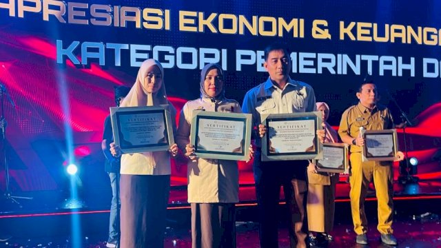 Unit Pelaksana Teknis (UPT) Pendapatan Wilayah Makassar I Selatan, UPT Pendapatan Wilayah Gowa, dan UPT Wilayah Palopo meraih penghargaan dari Bank Indonesia sebagai UPT dengan realisasi pendapatan terbanyak melalui aplikasi Qris.