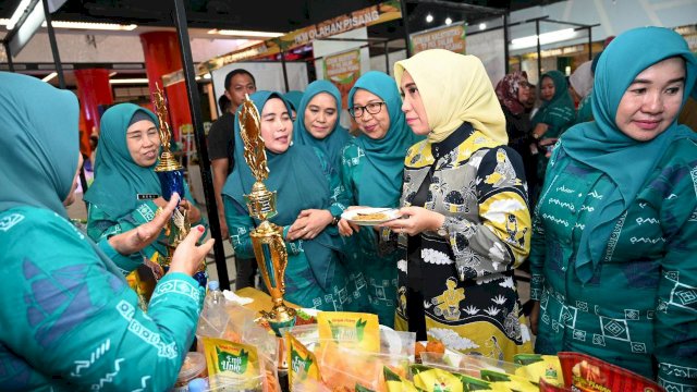 Tim Penggerak PKK Provinsi Sulawesi Selatan (Sulsel) menggelar Gebyar Kreatifitas TP PKK dalam Pemanfaatan Pisang, yang dilaksanakan di Atrium Tokyo, Phinisi Point Mall, 4 - 5 Desember 2023. 