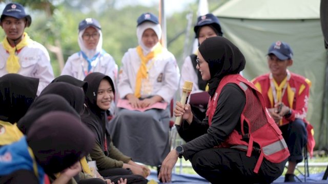 Terus mengawal perkembangan generasi emas jelang Indonesia emas tahun 2045, Bupati Luwu Utara, Indah Putri Indriani, mengedukasi para siswi di Kabupaten Luwu Utara agar&nbsp;&nbsp;mengonsumsi tablet tambah darah secara rutin.
