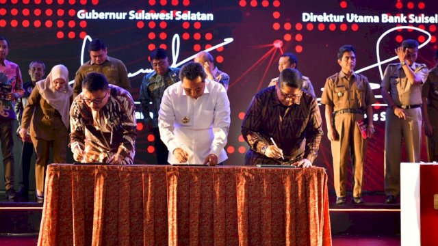 Tim Percepatan dan Perluasan Digitalisasi Daerah (TP2DD) Provinsi Sulawesi Selatan dinobatkan sebagai TP2DD terbaik di Indonesia.