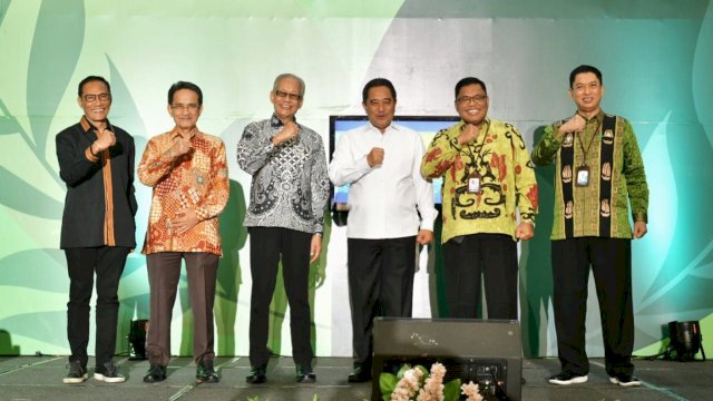 Penjabat Gubernur Sulsel, Bahtiar Baharuddin, membuka pelaksanaan Rapat Koordinasi Daerah dan Launching Hasil Sensus Pertanian 2023 (ST2023) yang digelar Badan Pusat Statistik (BPS) Provinsi Sulawesi Selatan, di Hotel Dalton, Makassar, Selasa, 5 Desember 2023.