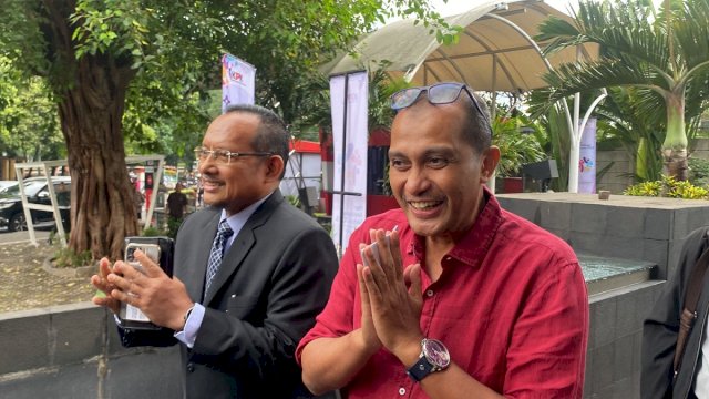 Edward Omar Sharif Hiariej yang juga Wakil Menteri Hukum dan Hak Asasi Manusia resmi mengajukan surga pengunduran dirinya sebagai Wamenkumham, usai diri ya ditetapkan sebagai tersangka.