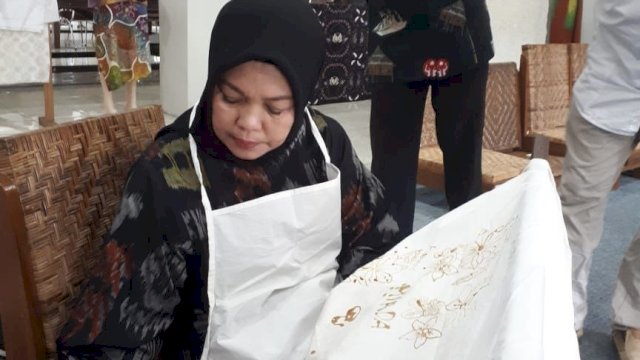 Sejumlah perajin dan pendamping dari Pengurus Dekranasda dan Pejabat Dinas Perdagangan Perindustrian Koperasi dan UKM Bulukumba&nbsp; melakukan studi tiru di Yogjakarta.