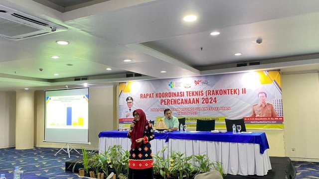 Kepala Dinas Kesehatan (Dinkes) Kabupaten Luwu Utara, drg. Hj. Marhani Katma, MARS., menjadi satu-satunya narasumber pada pertemuan Rapat Koordinasi Teknis (Rakortek) II Perencanaan 2024 Dinas Kesehatan Provinsi Sulawesi Selatan, Kamis (7/12/2023), di Makassar, dengan judul materi &ldquo;Best Practice Pelayanan Kesehatan Bergerak&rdquo;.&nbsp;