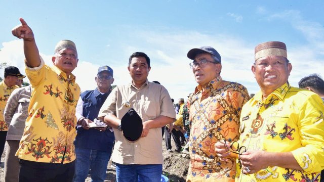 Pasca pencanangan program Budidaya Pisang Cavendish oleh Pj Gubernur Sulsel Bahtiar Baharuddin, Bupati Soppeng Kaswadi Razak ternyata langsung tancap gas melakukan penanaman komoditi ekspor tersebut di lahan miliknya seluas 15 hektar. Ia yakin, program tersebut 100 persen berhasil di Kabupaten Soppeng.