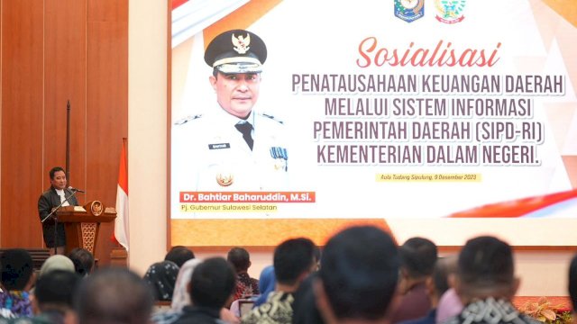 Penjabat Gubernur Sulsel, Bahtiar Baharuddin, membuka Sosialisasi Penatausahaan Keuangan Daerah Melalui Sistem Informasi Pemerintah Daerah (SIPD-RI) Kementerian Dalam Negeri, di Aula Tudang Sipulung Rumah Jabatan Gubernur, Sabtu, 9 Desember 2023.
