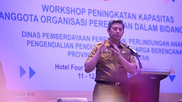 Penjabat Sekretaris Daerah Provinsi Sulawesi Selatan, Andi Muhammad Arsjad membahas &ldquo;Peran Perempuan dalam Politik&rdquo; pada acara Workshop yang diselenggarakan oleh Dharma Wanita Persatuan Provinsi Sulsel.
