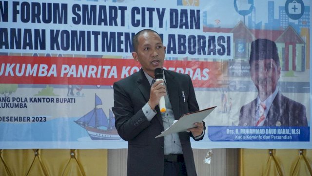 Dinas Komunikasi Informatika dan Persandian Kabupaten Bulukumba menggelar Sosialisasi dan Dialog Forum Smartcity Menuju Bulukumba Panrita Kota Cerdas. Forum yang dibuka oleh Sekretaris Daerah Muh Ali Saleng ini dilaksanakan di Ruang Pola Kantor Bupati dengan peserta dari berbagai kalangan, Rabu 13 Desember 2023.