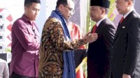 Ilham Azikin Raih SWK dari Presiden RI Berkat Jasa dan Peran Aktif Lindungi Pembudidaya Rumput Laut di Bantaeng
