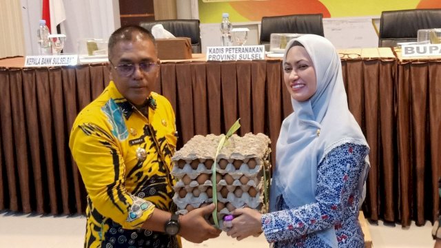 Komadan Batalyon (Danyon) D Pelopor Satuan Brigade Mobil (Brimob) Baebunta, Kompol Muhammad Agus, melakukan kunjungan ke Kompleks Makam Datuk Pattimang Desa Pattimang Kecamatan Baebunta, Rabu (13/12/2023).