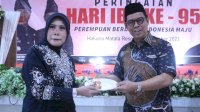 Peringati Hari Ibu ke 95, Ustadz Nur Maulana Ceramahi Ibu-Ibu di Bulukumba