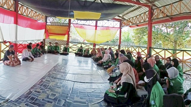 Sebanyak 40 mahasiswa Institut Agama Islam Negeri (IAIN) Kota Palopo melakukan kunjungan ke salah satu objek wisata religi di Luwu Utara, yaitu kompleks makam Datuk Pattimang Desa Pattimang Kecamatan Malangke