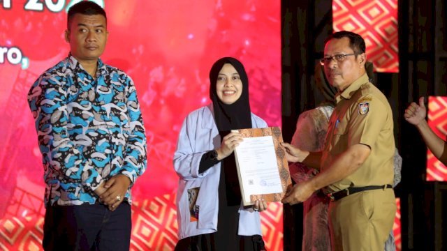 Sekretaris Daerah Kota Makassar, Muh Ansar, mewakili Wali Kota Makassar launching Calender of Event 2024 Kota Makassar, yang digelar di Hotel 
