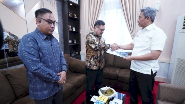 Serahkan SK Pj Sekda Sidrap, Arsjad Harap Pemkab Bersinergi dengan Pemprov Sulsel