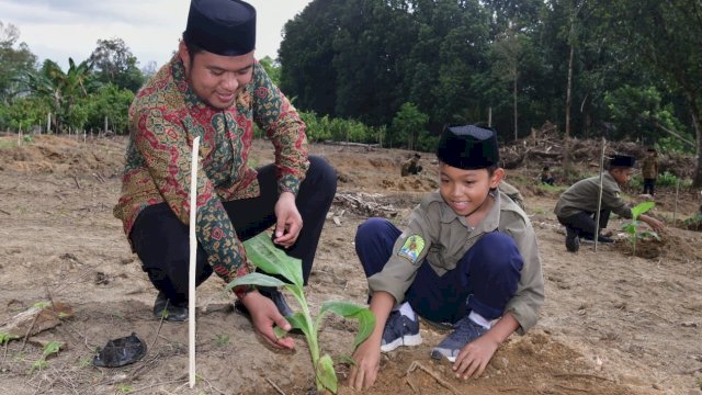 Pj Gubernur Sulsel Kembali Ajak Santri Terlibat Budidaya Pisang Cavendish