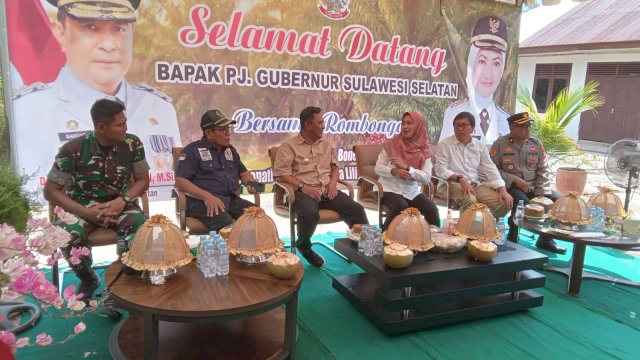 Bupati dan Wakil Bupati Luwu Utara Sambut Pj. Gubernur Sulsel di Tanalili