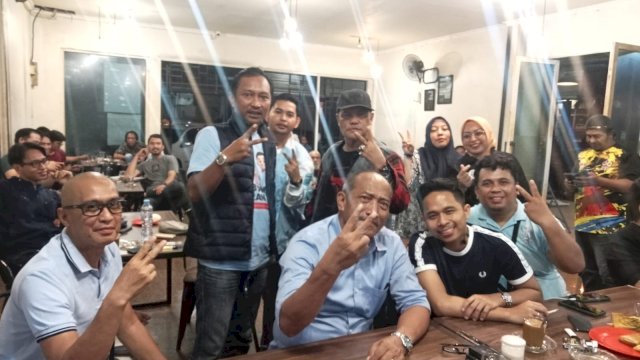 Nobar di Warkop Bersama Pengurus, Ketua TKD: Prabowo Kuasai Matari Debat