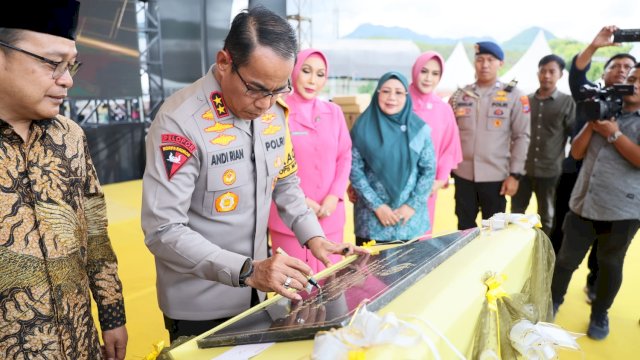 Kapolda Sulsel Resmikan Polres Soppeng