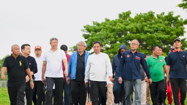 Pj Gubernur Sulsel dan Jajaran Jalan Santai di Taman Maccini Sombala