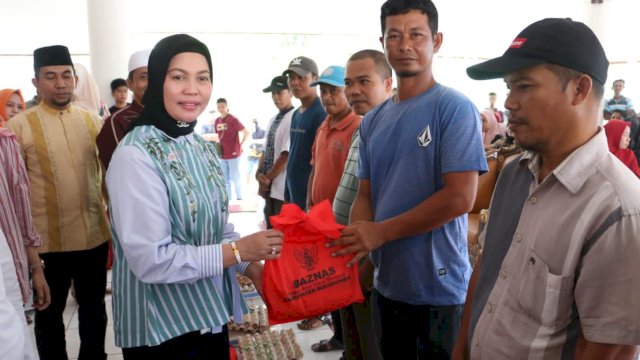 Jumat Berkah, Ratusan Petugas Kebersihan Dijamu Makan Siang di Rujab Bupati Bulukumba