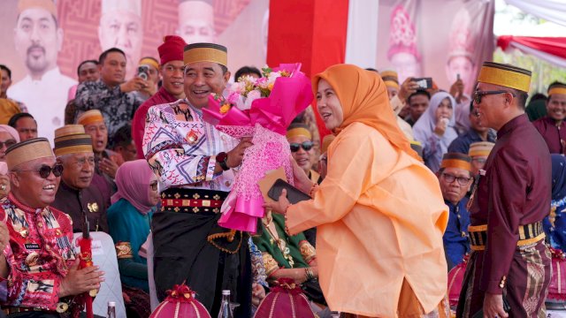 PJ Gubernur Hadiri Puncak HUT Luwu ke-756 dan HPLR Ke-78