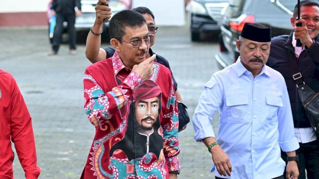 Abdul Rauf Malaganni, Wakil Bupati Gowa, menyambut hangat program penerangan Lampu Jalan Tenaga Surya yang disalurkan oleh Anggota DPR RI Komisi VII, Ridwan Andi Wittiri (ARW).
