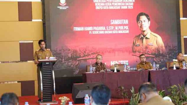 Firman Hamid Pagarra, Penjabat Sekretaris Daerah (Sekda) Kota Makassar, menegaskan pentingnya output yang dihasilkan dari Rancangan Kerja Pembangunan Daerah (RKPD) 2025 untuk mencapai keselarasan dan koordinasi antar Organisasi Perangkat Daerah (OPD) di lingkup Pemerintah Kota Makassar.