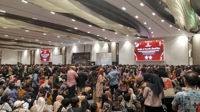 Komisi Pemilihan Umum (KPU) Makassar, Sulawesi Selatan (Sulsel), melaksanakan pelantikan 28.028 orang anggota Kelompok Penyelenggara Pemungutan Suara (KPPS) yang akan bertugas di 4.004 Tempat Pemungutan Suara (TPS) yang tersebar di seluruh wilayah Makassar.