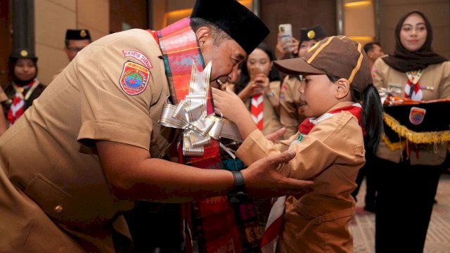 Sekjen Kwarnas Gerakan Pramuka, Mayjen TNI (Purn) Bachtiar, melantik Bahtiar Baharuddin sebagai Ketua Majelis Pembimbing Daerah (Mabida) Gerakan Pramuka Provinsi Sulawesi Selatan (Sulsel), di Hotel Novotel Makassar, Sabtu, 27 Januari 2024.&nbsp;