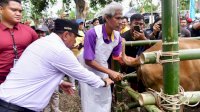 Pj Gubernur Sulsel Serahkan Bantuan Senilai Rp2 Miliar untuk Rumah Tangga Miskin di Soppeng