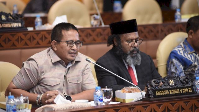 Kecelakaan kerap kali melanda jalan poros trans Sulawesi yang melintasi Desa Kalotok, Luwu Utara, menyusul kondisi rusaknya jalan. Mendapat perhatian serius dari Anggota Komisi V DPR RI, Muhammad Fauzi, dalam waktu dekat Balai Besar Pelaksanaan Jalan Nasional (BBPJN) Sulawesi Selatan akan melakukan perbaikan.