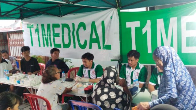 Warga Kelurahan Bara Baraya Utara, Kecamatan Makassar, menyambut antusias kegiatan pemeriksaan kesehatan gratis yang diselenggarakan oleh Calon Legislator DPRD Kota Makassar, dr Fahrizal Arrahman Husain