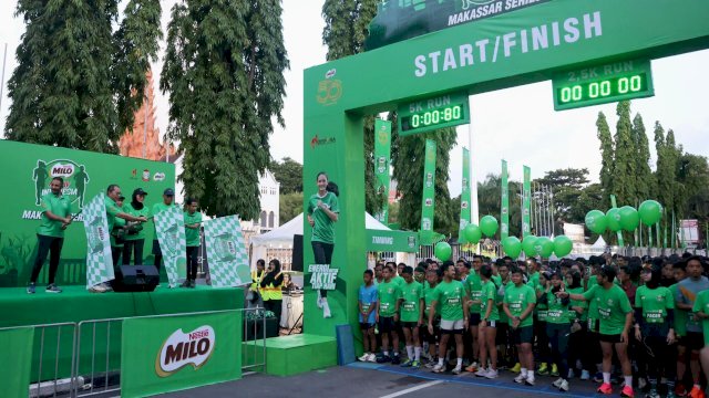 Wali Kota Makassar, Moh Ramdhan Pomanto, secara resmi melepas ribuan peserta Road to Milo Active Indonesia Rice (MAIR) 2024 di Monumen Mandala, Kota Makassar, pada Minggu, 28 Januari 2024.