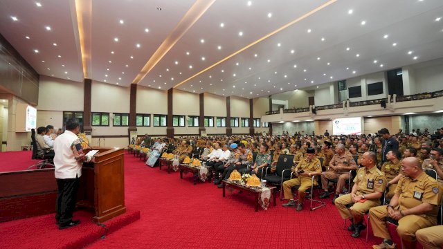 Pemerintah Provinsi (Pemprov) Sulawesi Selatan, bersama Forkopimda Provinsi Sulsel, Ketua OSIS se-Sulsel, dan Kepala UPT Dinas Pendidikan Sulsel, menyelenggarakan Deklarasi Pemilu Damai Tahun 2024.