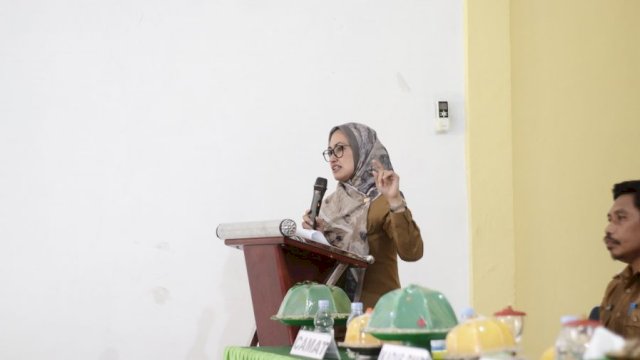 Bupati Luwu Utara, Indah Putri Indriani, kembali memberikan arahan dalam Orientasi Peningkatan Kapasitas Kader Dasawisma, kali ini bertemu dengan para kader di Kecamatan Baebunta dan Kecamatan Baebunta Selatan pada Senin (29/1/2024).