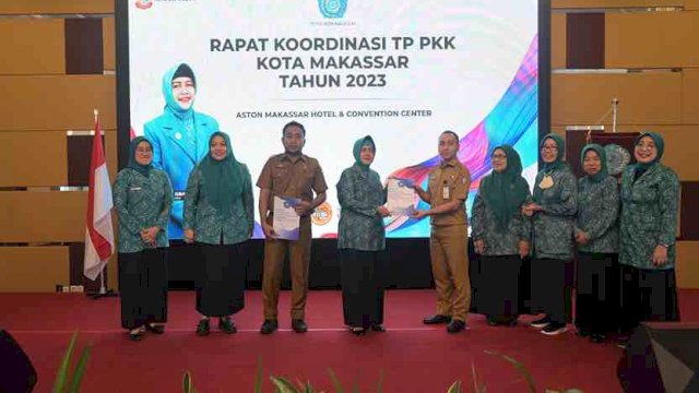 Indira Yusuf Ismail: Komitmen Transparansi dan Akuntabilitas, TP PKK Kota Makassar Serahkan LPJ Kegiatan Tahun 2023