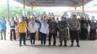 Bupati Luwu Utara Bagikan 250 Sertifikat Tanah ke Warga Desa Salama, Kecamatan Sabbang