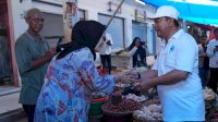 Jalan Santai Bersama Warga PJ Gubernur Cek Harga Kebutuhan Pokok di Pasar Tradisional Bantaeng