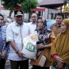 Bantuan Pangan Presiden Jokowi Tiba di Bone: Pj Gubernur dan Pj Ketua PKK Sulsel Salurkan Langsung
