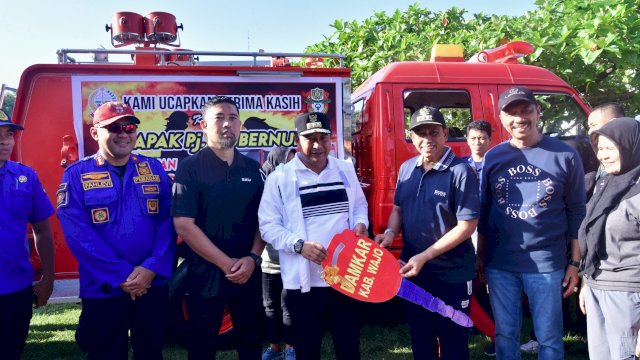 Pemberian Satu Unit Damkar Dihiasi Bunyi Sirine di Kabupaten Wajo