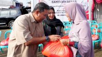 Pemerintah Provinsi Sulsel Sumbangkan Beras kepada Warga Bone yang Membutuhkan