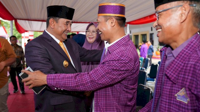 Kabupaten Sidenreng Rappang (Sidrap) yang dikenal sebagai lumbung beras nasional mendapat penghargaan khusus dari Penjabat Gubernur Sulawesi Selatan (Sulsel), Bahtiar Baharuddin, dalam peringatan Hari Ulang Tahun ke-680 Sidrap.