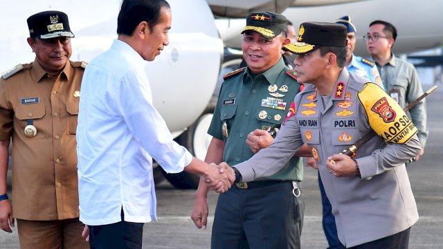 Presiden Jokowi Dampingi PJ Gubernur Bahtiar Baharuddin dalam Kunjungan Kerja ke Sulsel