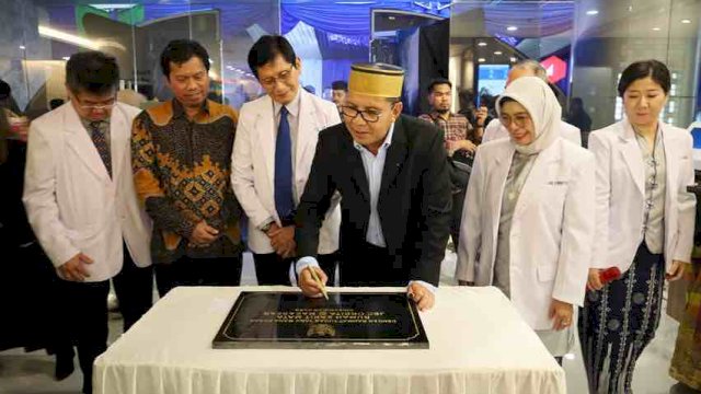 Wali Kota Makassar, Moh Ramdhan Pomanto, turut menghadiri Grand Opening RS JEC Orbita Makassar yang berlokasi di Jalan Masjid Raya pada Sabtu (3/02/2024).