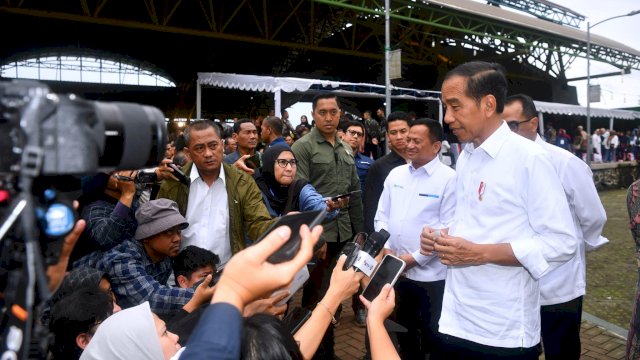Presiden Joko Widodo telah resmi menunjuk Menteri Dalam Negeri, Tito Karnavian, sebagai Pelaksana Tugas (Plt) Menteri Koordinator Bidang Politik, Hukum, dan Keamanan (Menko Polhukam). Keputusan ini diambil menyusul pengunduran diri Mahfud Md.