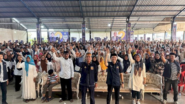 rotoar.id, Takalar - Calon legislator DPR RI dari Partai NasDem, Rudianto Lallo, memperkuat dukungan politiknya dengan mengukuhkan 1.000 spartan Anak Rakyat Kabupaten Takalar, dalam acara yang digelar di Kecamatan Galesong, Kamis (8/2/2024).