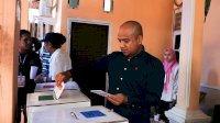 Kabid Humas Diskominfo SP Sulsel, Erlan Triska, Memanfaatkan Hak Pilih di TPS 42 Kelurahan Parang Tambung