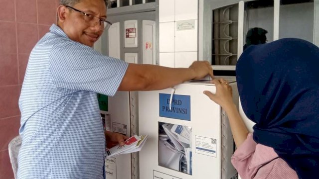 Penjabat Sekretaris Daerah Provinsi Sulawesi Selatan, Andi Muhammad Arsjad, bersama istrinya, Ibu A. Arsyad, turut memberikan hak pilihnya pada Pemilu 2024 di Kabupaten Sidrap.