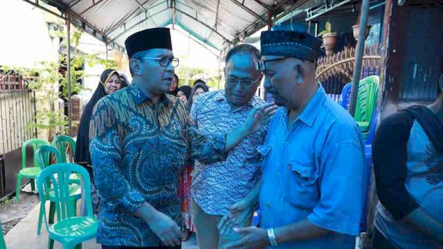 Wali Kota Makassar, Moh Ramdhan Pomanto, turut memberikan dukungan moril dan materil kepada keluarga petugas Kelompok Penyelenggara Pemungutan Suara (KPPS) Pemilu yang telah meninggal dunia.